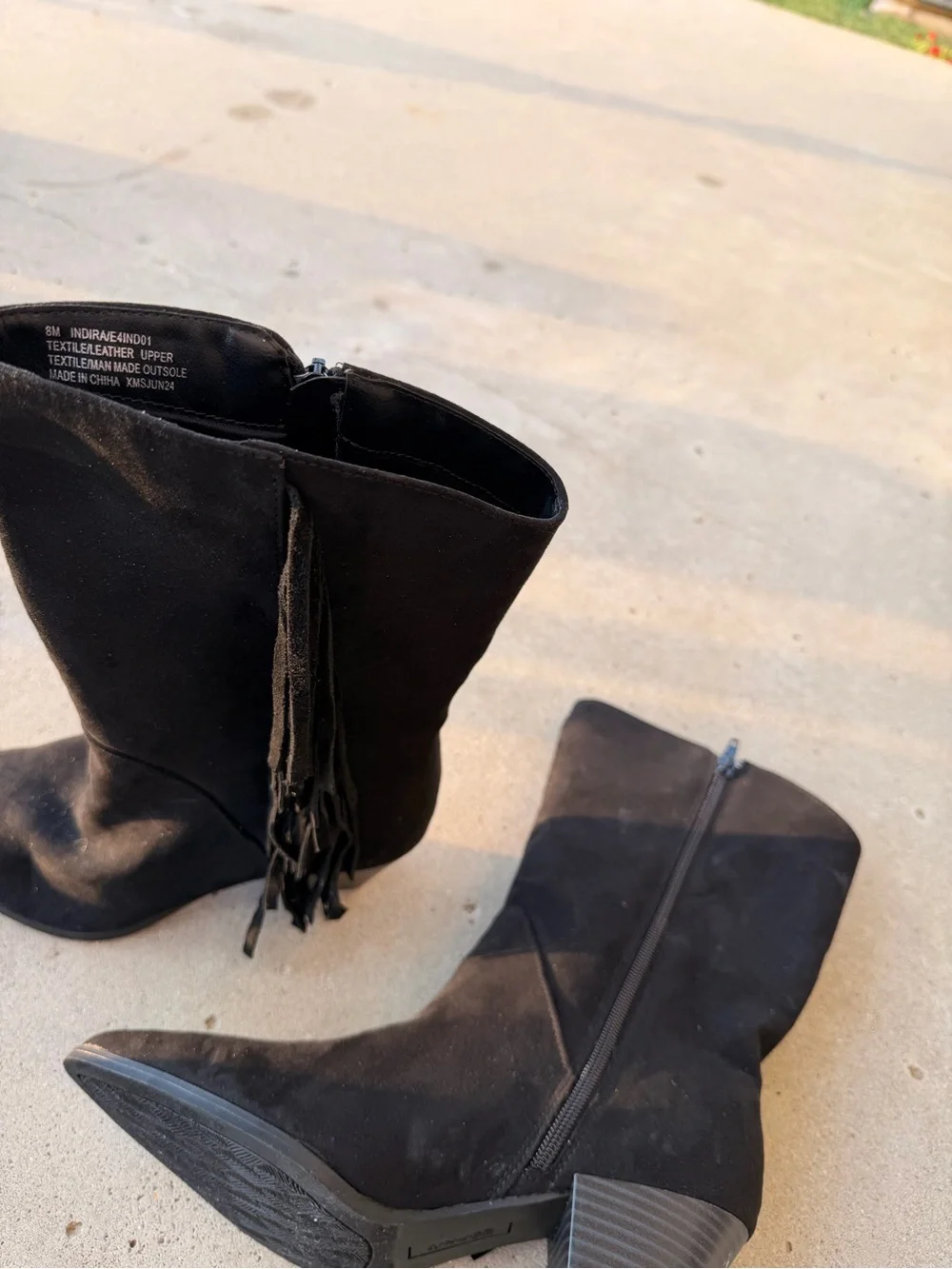 Spirit black suede